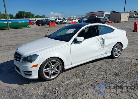 2015 Mercedes-Benz C 250 from USA, damaged, VIN WDDGJ4HB9FG403845